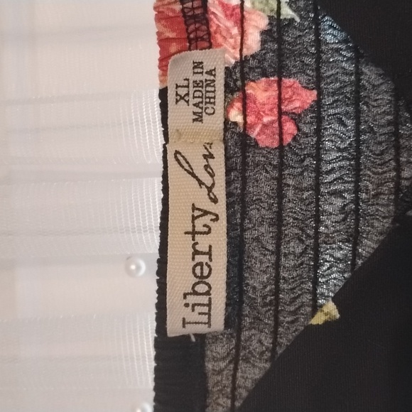 Liberty Love Woman's Black Pink Floral Sleeveless Zip Up Top, Size: XL - Picture 3 of 10